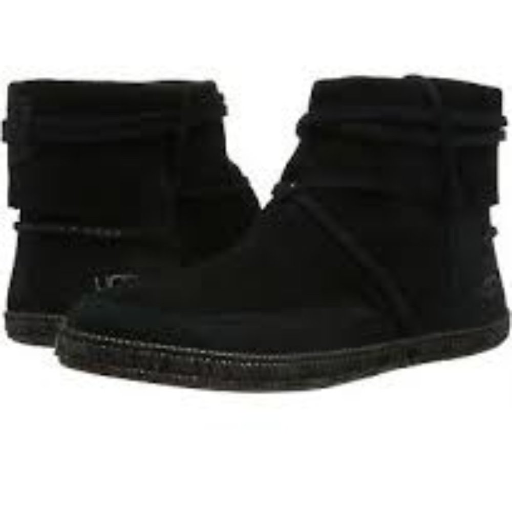 NWT UGG Reid Boots